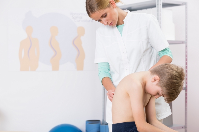 дитячий масаж при викривленні хребта